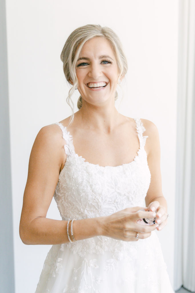 4 Tips on Choosing the Perfect Getting Ready Room on Your Wedding Day | Bucks County Wedding Photographer | Kelly Pullman Photography | www.KellyPullmanPhotography.com